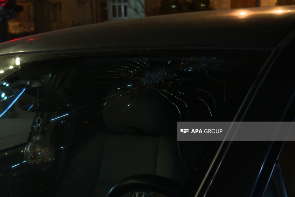 Bakıda polis maşını minik avtomobili ilətoqquşdu (FOTO)