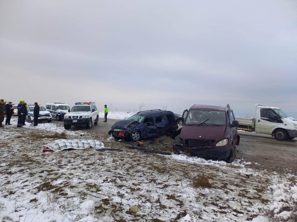 Azərbaycanda dəhşətli qəza- 3 nəfər öldü, 7 nəfər yaralandı