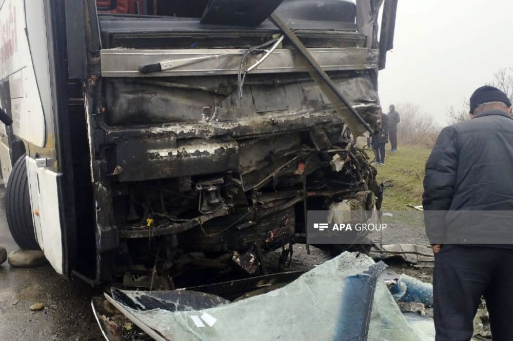 Azərbaycanda futbolçuları daşıyan avtobus qəzaya uğradı- FOTO