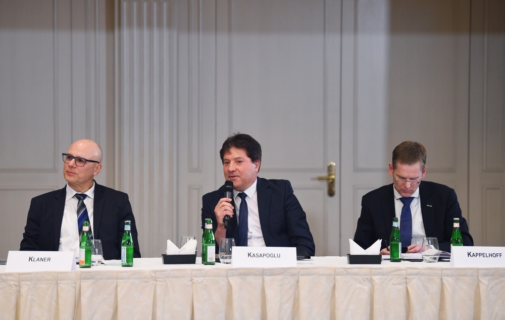 İlham Əliyev Berlində iş adamları ilə görüşdü -FOTOLAR (YENİLƏNİB)