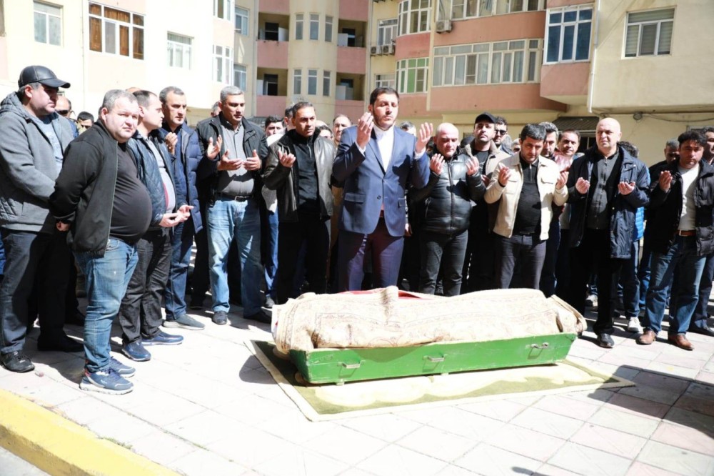 Oqtay Əliyev dəfn olundu