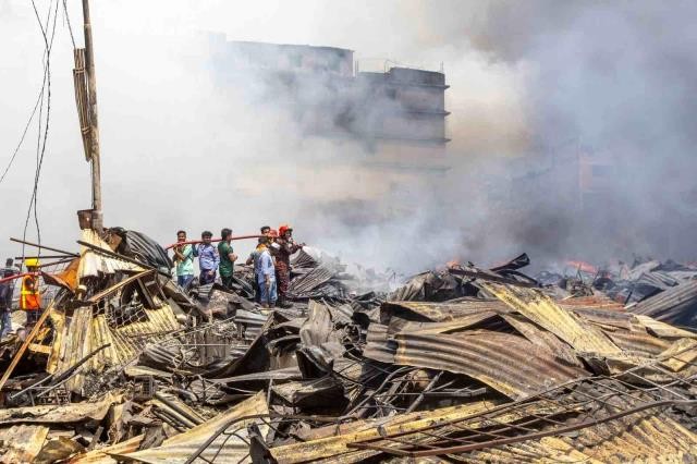 Geyim bazarında güclü yanğın başlayıb- FOTOLAR