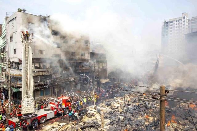 Geyim bazarında güclü yanğın başlayıb- FOTOLAR