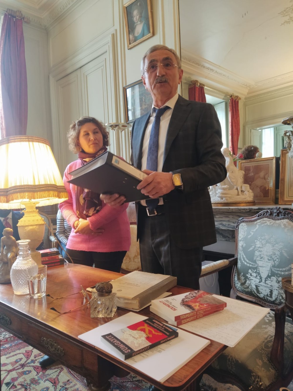 Aslan İsmayılovun "Sumqayıt, SSR-nin süqutunun başlanğıcı" adlı kitabınınFransada təqdimatı (FOTOLAR)