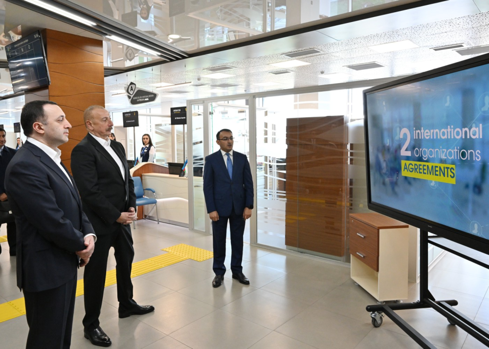 İlham Əliyev və Qaribaşvili Qəbələ “ASAN xidmət“ mərkəzində -FOTO