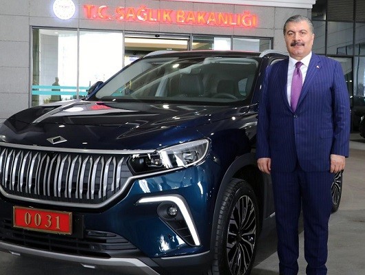 "Togg"dan xidməti avtomobil kimi istifadə edən növbəti şəxssəhiyyə naziri oldu (VİDEO)