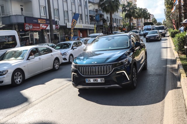 "Togg"la səfərə çıxan nazirgörün kimdir (FOTO)