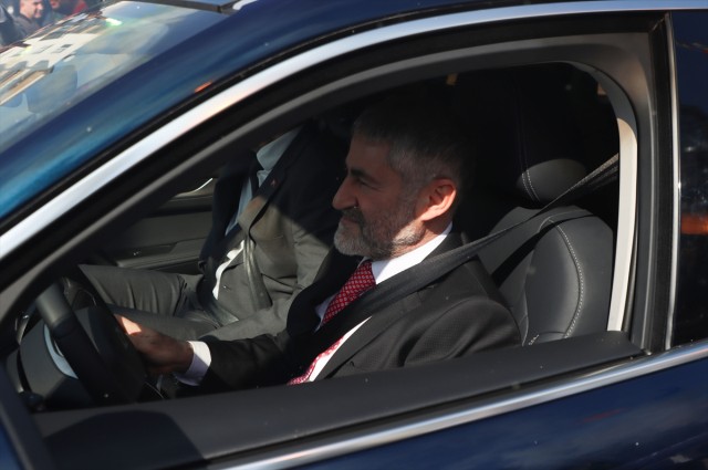 "Togg"la səfərə çıxan nazirgörün kimdir (FOTO)