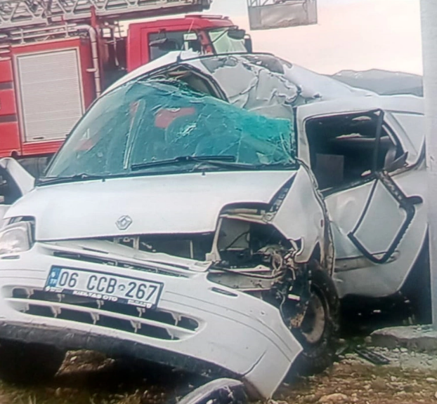 16 yaşlı qız qəza törətdi:Özü və rəfiqəsi öldü (FOTO)