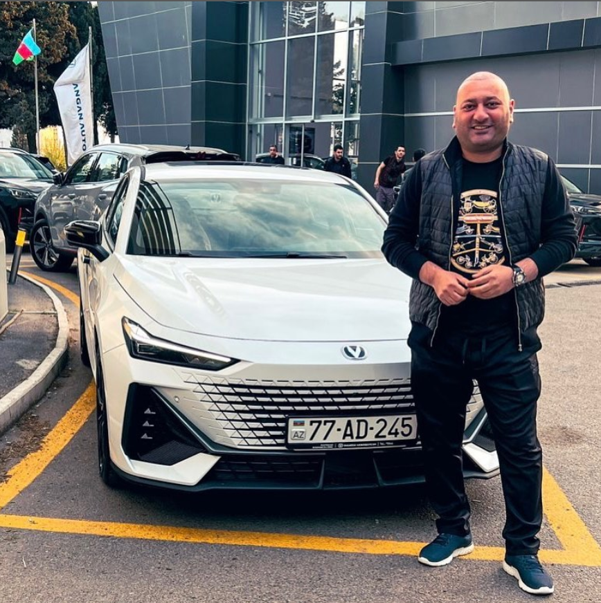 Azərbaycanlı məşhur özünə LÜKS AVTOMOBİL ALDI- Bu, onun hələ ilk maşınıdır (FOTO)
