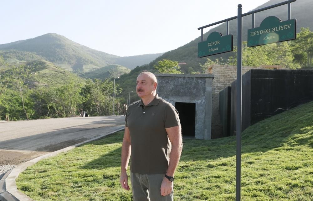 Laçında bir sıra küçələrin istiqamət bildirən lövhələrinin açılışıOLUB - FOTO