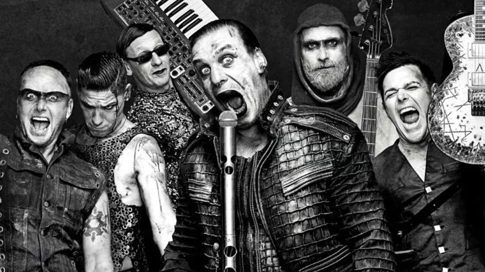 Məşhur rok qrupun solisti qadına təcavüzdə ittiham olunur- Nazir məsələyə  qarışdı