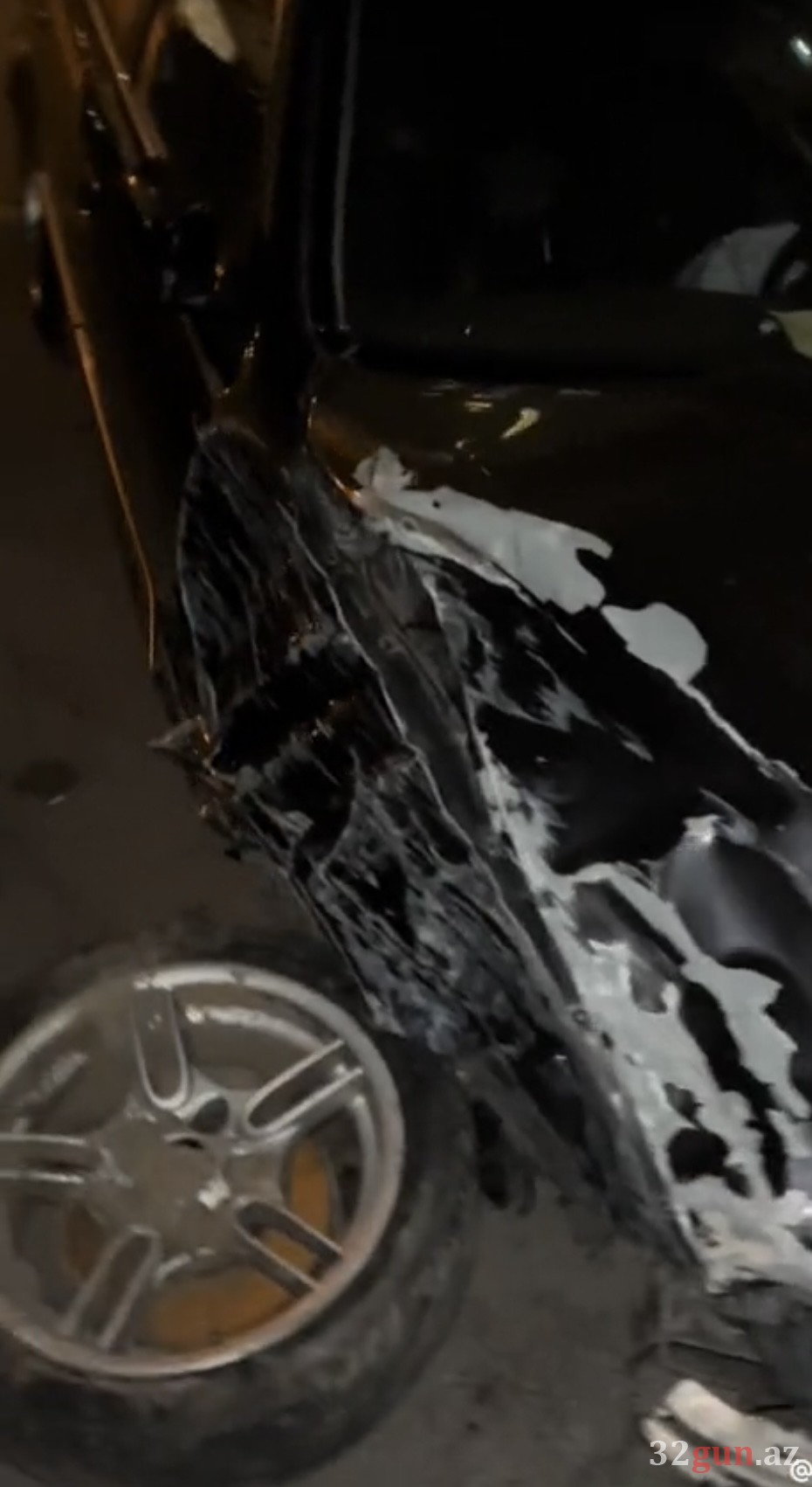 "BMW" əvvəl "VAZ2107" ilə toqquşdu, sonra divara çırpıldı(FOTO)