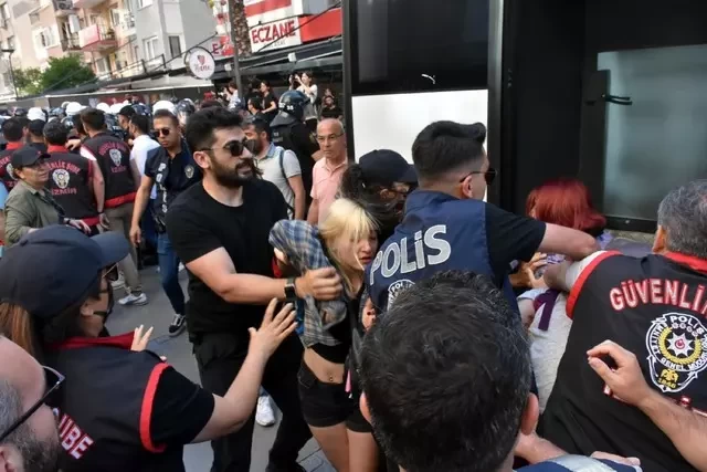 LGTB üzvləri mitinq keçirmək istədi, polis müdaxilə etdi- SAXLANILANLAR VAR (FOTO)