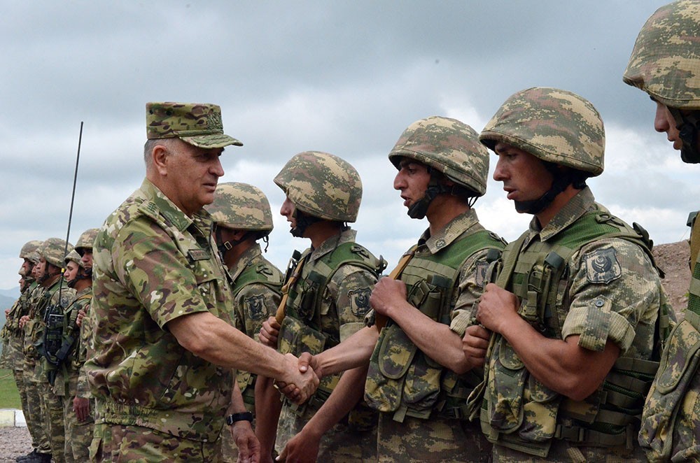 Baş Qərargah rəisi döyüş mövqelərinə getdi -Tapşırıqlar verdi (FOTOLAR)