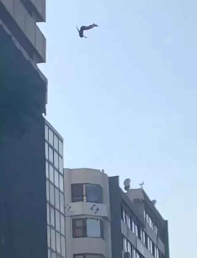 ŞOK: Bir neçə gün öncə intihara cəhd edən yeniyetmə yüksək vəzifəli şəxsin qızı imiş(FOTO)