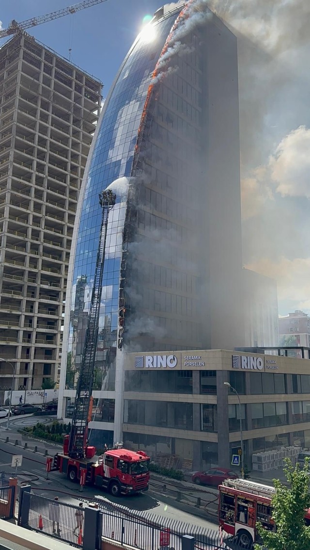 17 mərtəbəli binadayanğın - FOTO