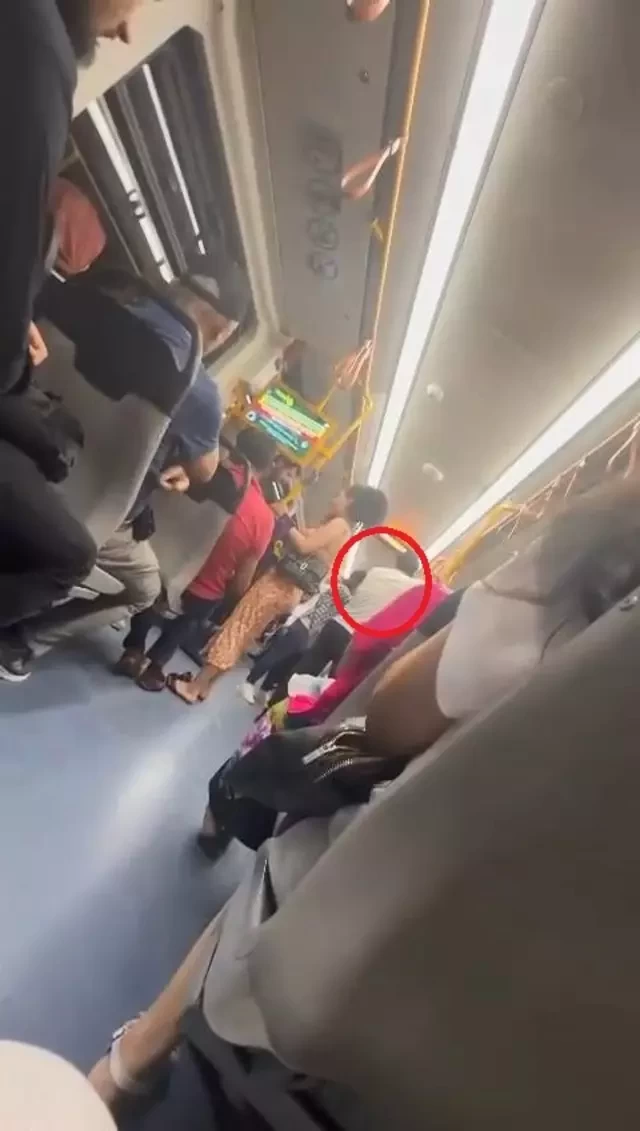 Metroda qəribə hadisə: Ərini başqası ilə görən qadın görün nə etdi- VİDEO