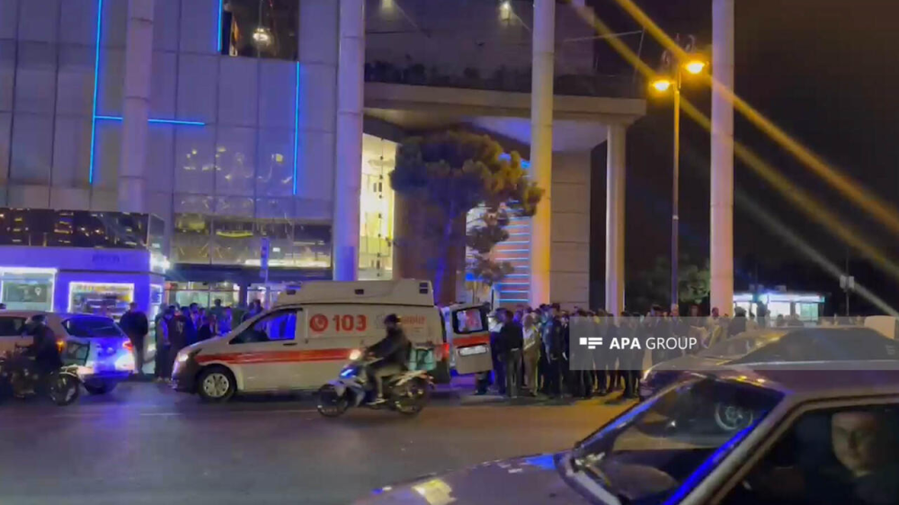 Gecə saatlarında DƏHŞƏT:"Gənclik Mall"un qarşısında ölümdən döndülər