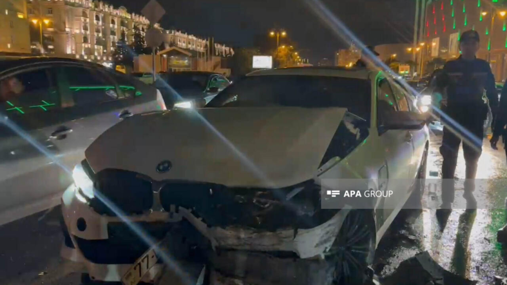 Gecə saatlarında DƏHŞƏT:"Gənclik Mall"un qarşısında ölümdən döndülər