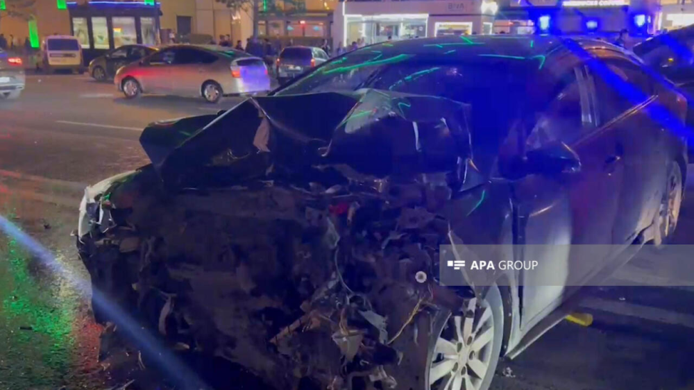 Gecə saatlarında DƏHŞƏT:"Gənclik Mall"un qarşısında ölümdən döndülər