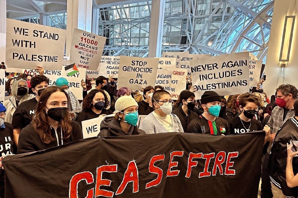 İsrail konsulluğu qarşısında100-dən çox insan TUTULUB