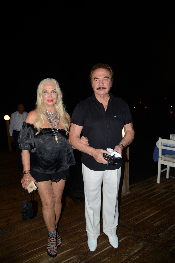 Məşhur müğənninin 79 yaşlı həyat yoldaşıplastik əməliyyat olunub? (FOTO)