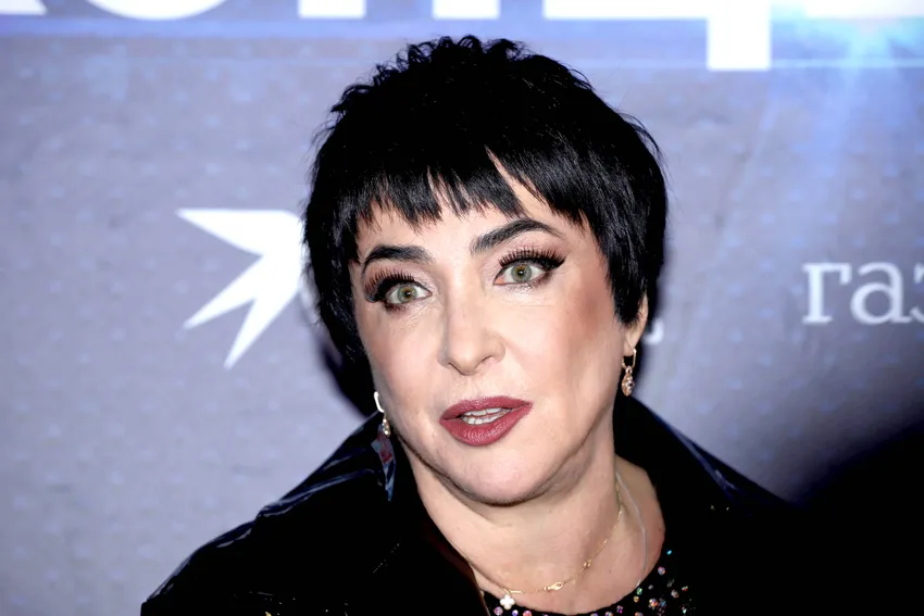 Məşhur müğənni ikili vətəndaşlığa görə problemlər yaşaya bilər- FOTO