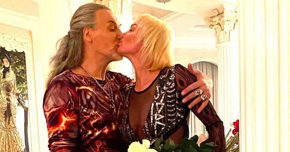 Məşhur yayılan BİABIRÇI GÖRÜNTÜSÜNDƏN DANIŞDI- Görün kim yayıbmış (FOTOLAR)