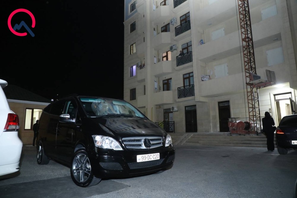 Elmira ilə qızının nəşi mənzildən çıxarıldı- Fotolar+Video