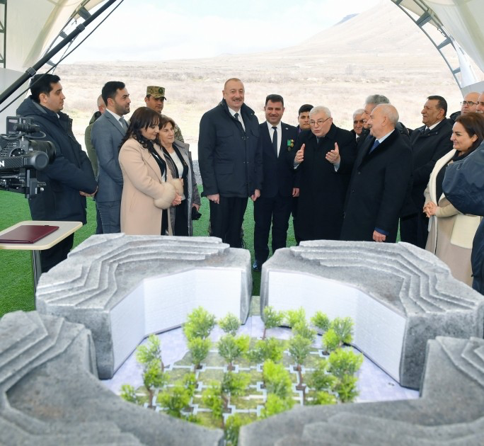 İlham Əliyev Xocalıda Soyqırımı Memorialının təməlini qoydu - YENİLƏNİB (VİDEO)