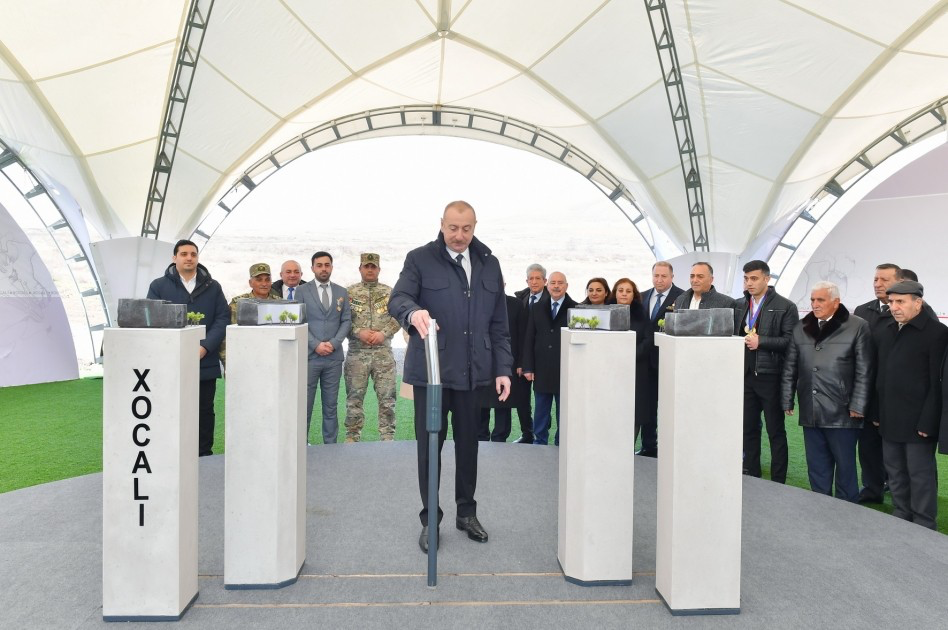İlham Əliyev Xocalıda Soyqırımı Memorialının təməlini qoydu - YENİLƏNİB (VİDEO)