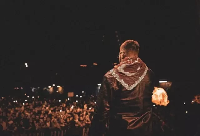 Məşhur müğənni hərbi xidmətə yola düşür- FOTO