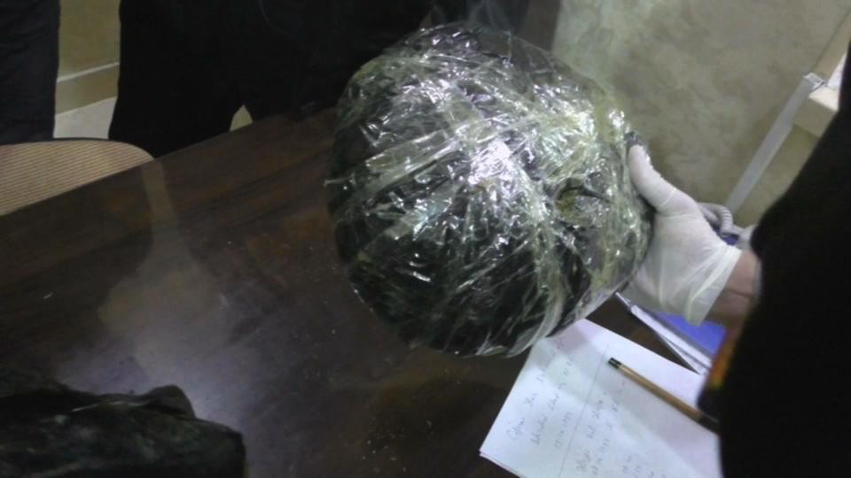 Polis silah-sursat gəzdirən və narkokuryerlik edən şəxsləri saxladı - FOTOLAR