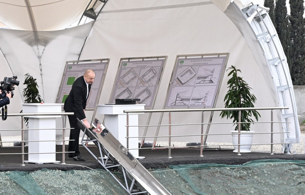 Gəncə şəhər stadionunun təməli qoyuldu - YENİLƏNİB (FOTOLAR)