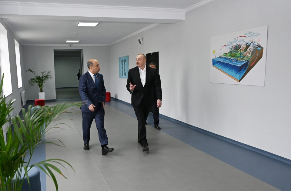 Bum qəsəbəsində tam orta məktəbin yeni binası istifadəyə verildi -FOTOLAR