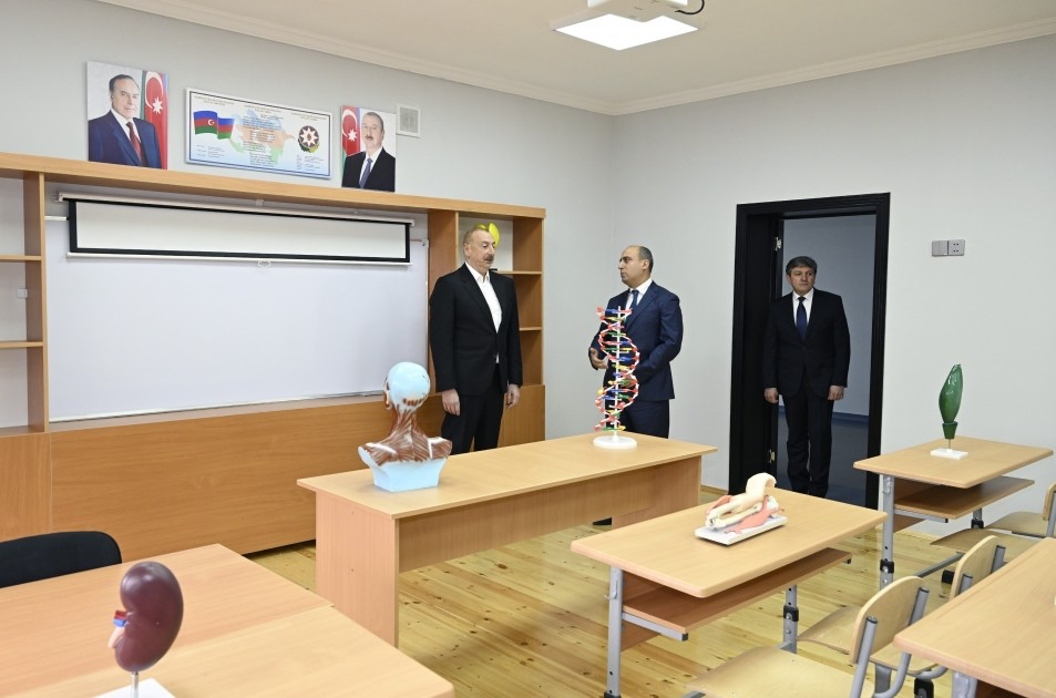 Bum qəsəbəsində tam orta məktəbin yeni binası istifadəyə verildi -FOTOLAR