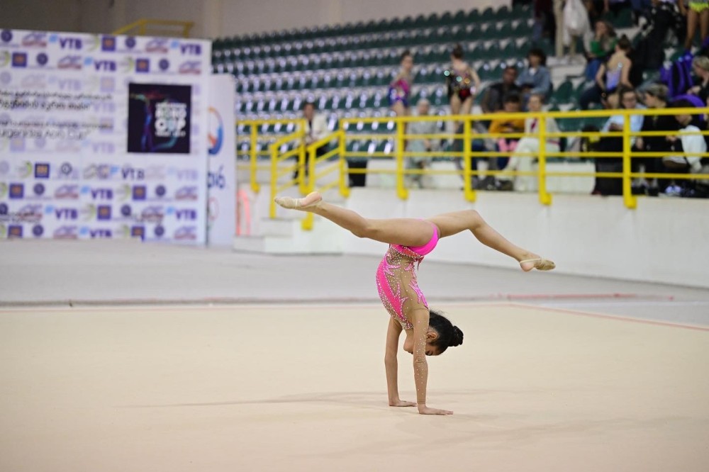 8 yaşlı Ruxsara iştirak etdiyi ilk xarici turnirdə bürünc medal qazandı(FOTOLAR)