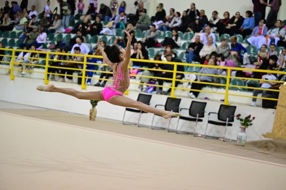 8 yaşlı Ruxsara iştirak etdiyi ilk xarici turnirdə bürünc medal qazandı(FOTOLAR)