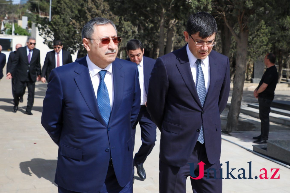 Sabiq yüksək vəzifəli şəxs vəfat etdi- Bütün rəsmilər dəfnə toplaşdı