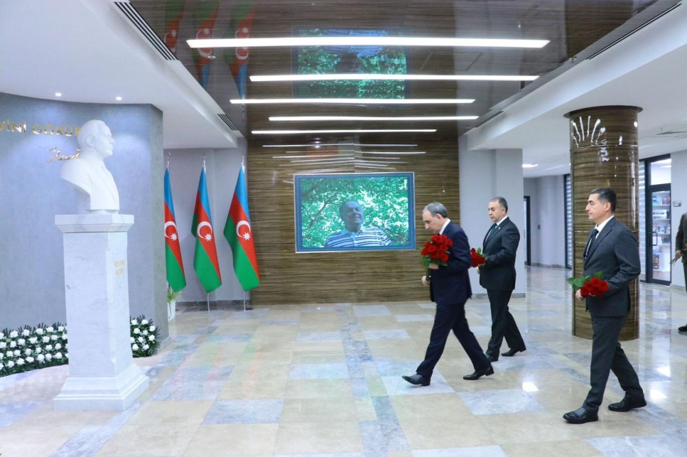 Baş Prokurorluqda Ulu Öndər Heydər Əliyevin anadan olmasının 101-ci ildönümü qeyd edilib