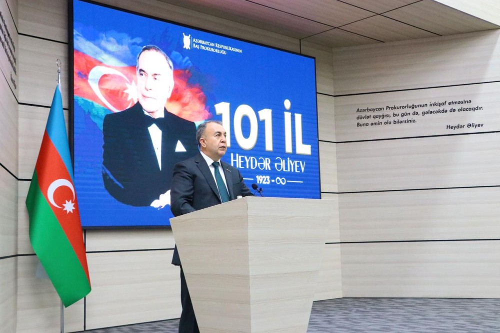 Baş Prokurorluqda Ulu Öndər Heydər Əliyevin anadan olmasının 101-ci ildönümü qeyd edilib
