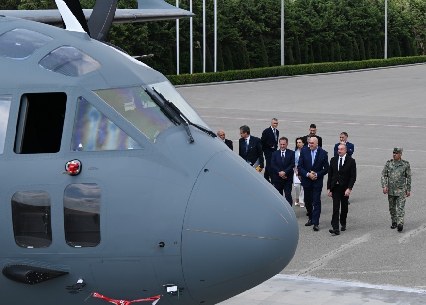 İlham Əliyevə hərbi təyyarə təqdim edildi - YENİLƏNİB (FOTOLAR)