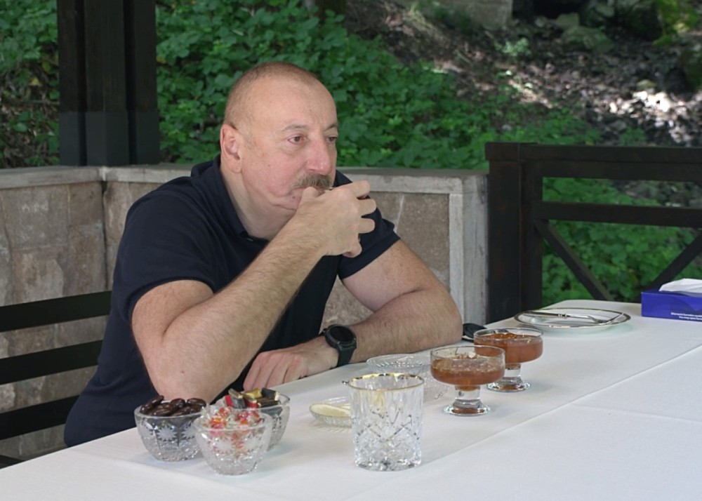 Prezident “İsa bulağı”nda çay içdi - FOTOLAR (YENİLƏNİB)