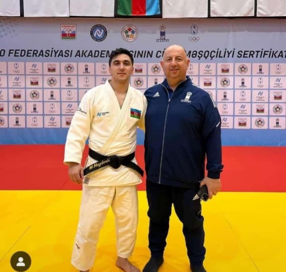 Yeni ailə quran baş məşqçi dünyasını dəyişdi - FOTOLAR