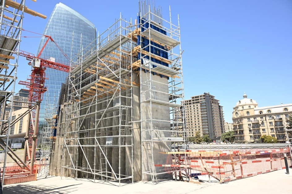 Prezident Zəfər parkında - FOTOLAR