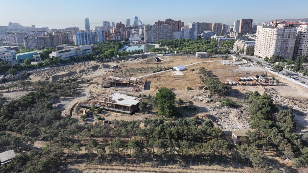 Prezident Bakıda yaradılan yeni parkda işlərin gedişi ilə tanış oldu -FOTOLAR