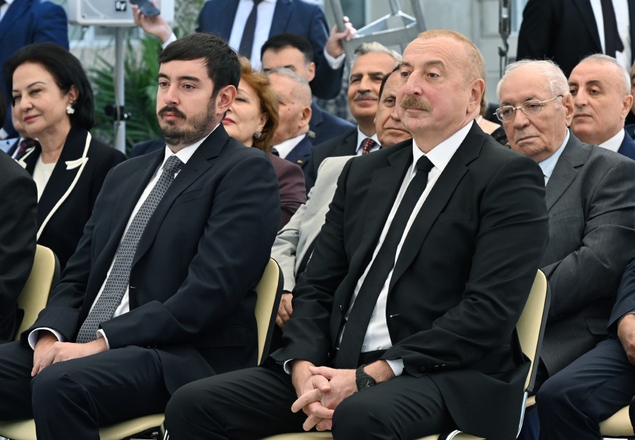 İlham Əliyev və oğlu Aşıq Ələsgərin abidəsinin açılışında -FOTOLAR (YENİLƏNİB)