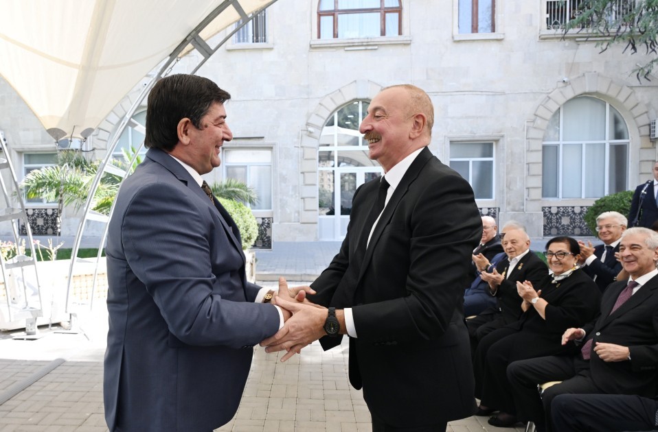 İlham Əliyev və oğlu Aşıq Ələsgərin abidəsinin açılışında -FOTOLAR (YENİLƏNİB)