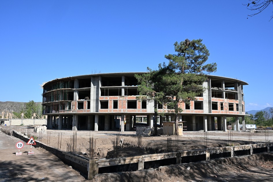 Prezident 104 mənzilli yaşayış kompleksinin tikintisi ilə tanış oldu -YENİLƏNİB (FOTOLAR)